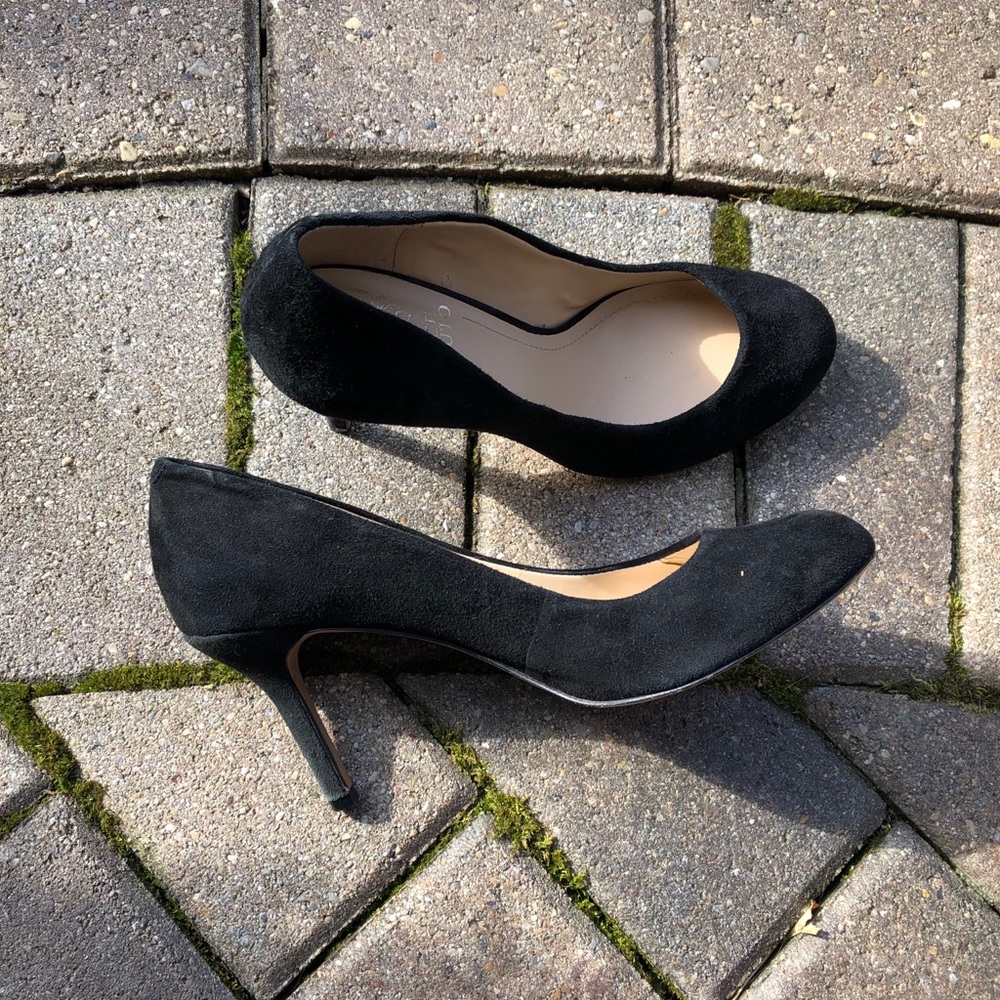 VINCE CAMUTO — Sariah, classic black slip-on pump